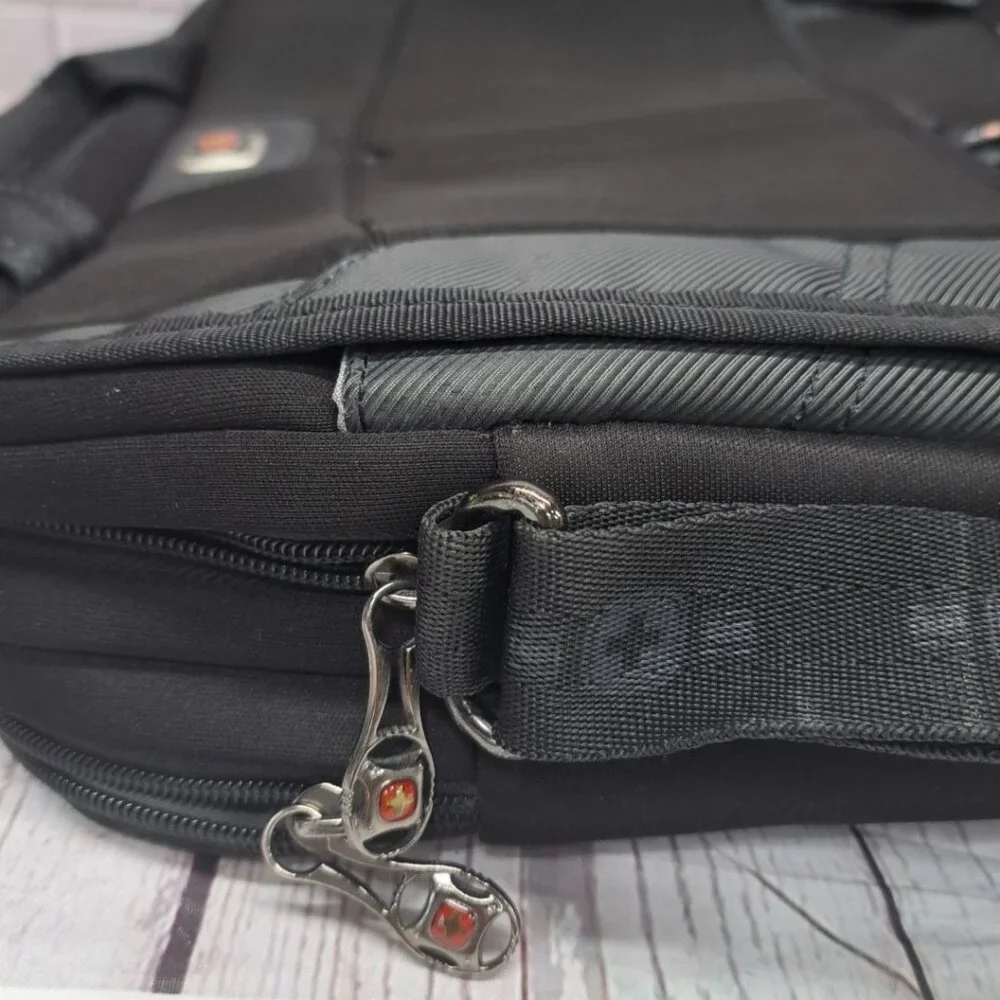 Wenger‎ Swiss Army Laptop Bag Briefcase Black Shoulder Strap Storage Pockets